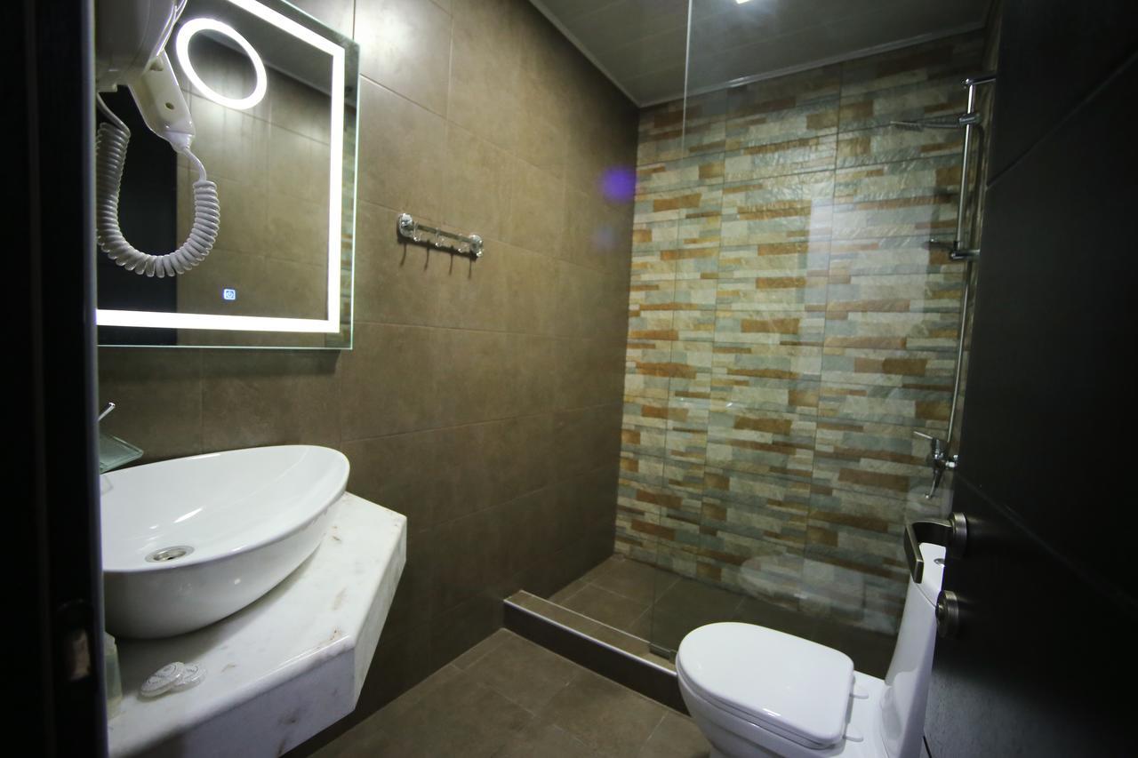 West Tower Hotel Kutaisi Exterior photo